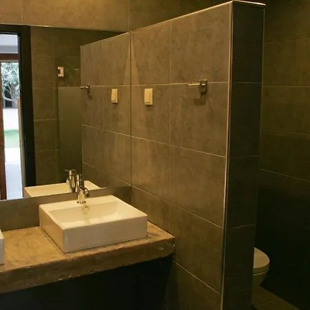 Lost & Found - & 招待所 3*